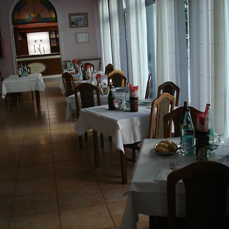 Hotel Mignon 50 Mt Dalla Spiaggia E Dall'Isola Pedonale Alassio Luaran gambar
