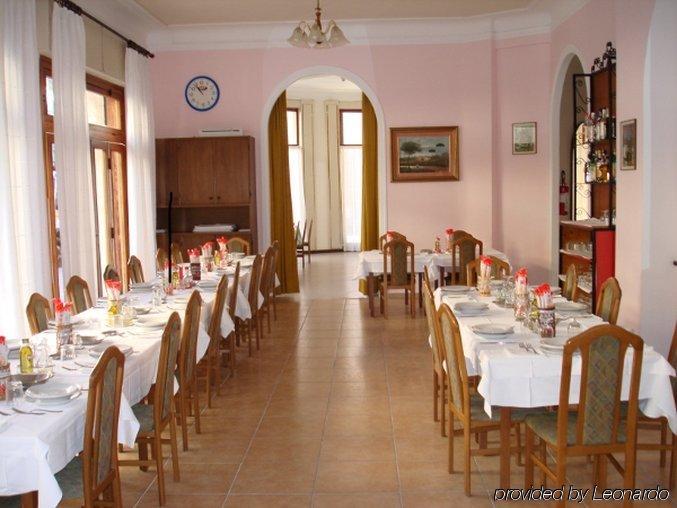 Hotel Mignon 50 Mt Dalla Spiaggia E Dall'Isola Pedonale Alassio Restoran gambar